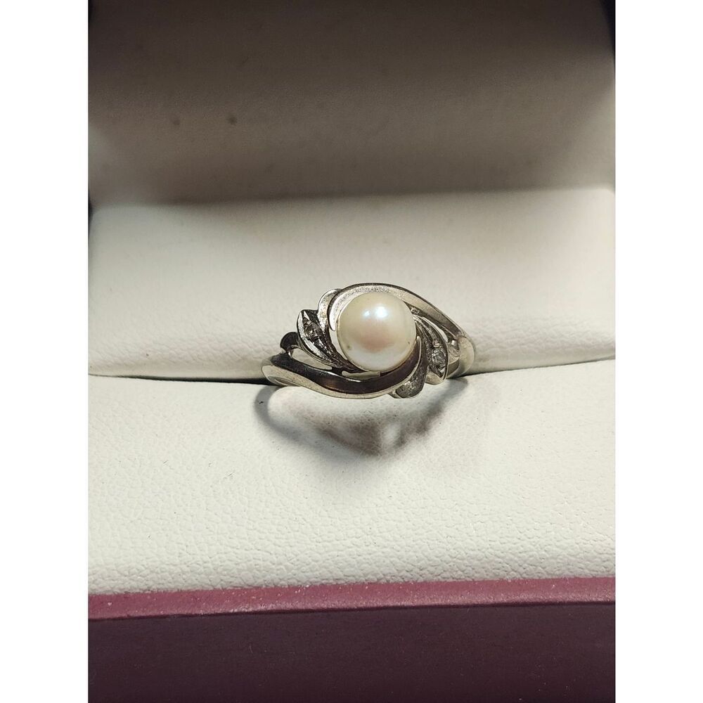 Vintage 10K White Gold Ring By Campus Pearl Center And Diamond Accents Size 4.75